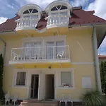 Crystal Es Susanne Panzio Bed and Breakfast