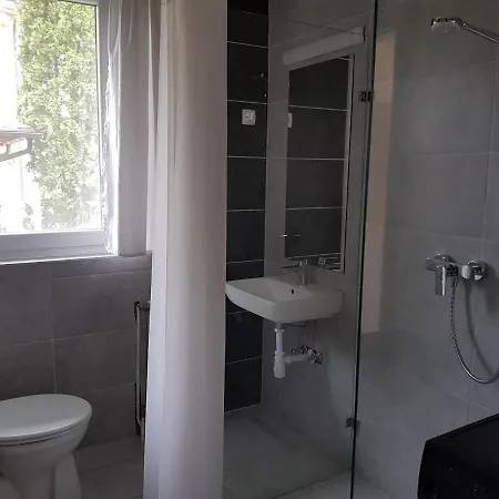 Crystal Es Susanne Panzio Oda ve Kahvaltı 4*