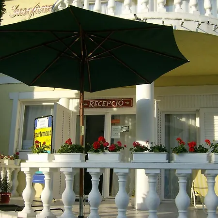 Crystal Es Susanne Panzio Bed & Breakfast 4*