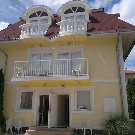 Crystal Es Susanne Panzio Bed & Breakfast