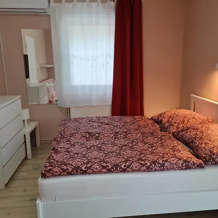 Crystal Es Susanne Panzio