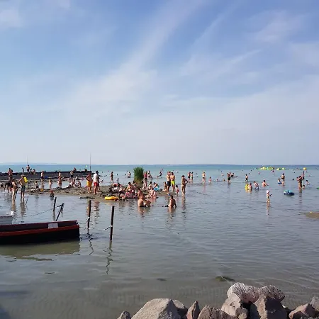 Bed & Breakfast Crystal Es Susanne Panzio Siófok