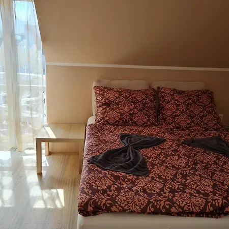 Crystal Es Susanne Panzio Nocleg ze śniadaniem Siófok