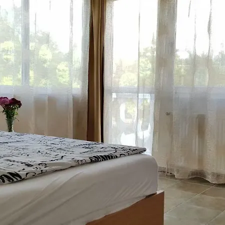 Oda ve Kahvaltı Crystal Es Susanne Panzio Siofok