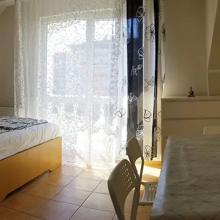 Crystal Es Susanne Panzio Oda ve Kahvaltı