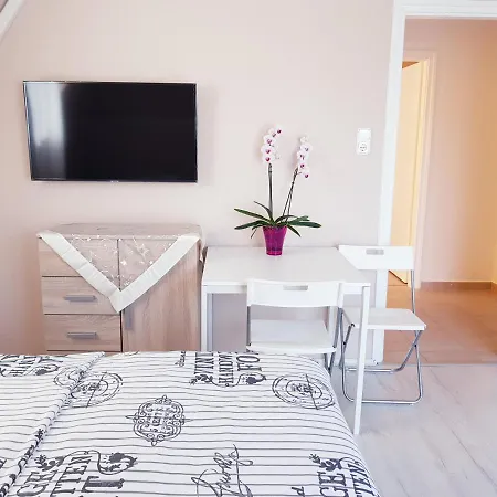 Crystal Es Susanne Panzio Siofok