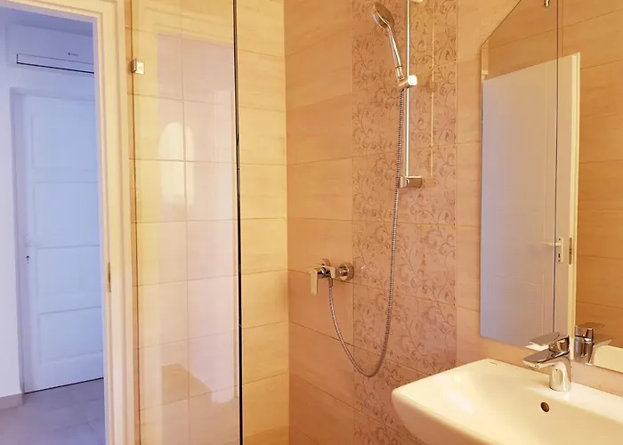 Crystal Es Susanne Panzio Bed & Breakfast Siófok