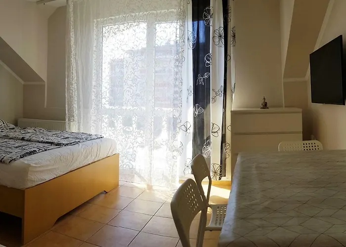Crystal Es Susanne Panzio לינה וארוחת בוקר