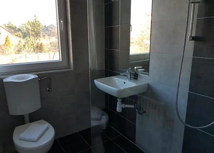 Crystal Es Susanne Panzio 4* שיופוק